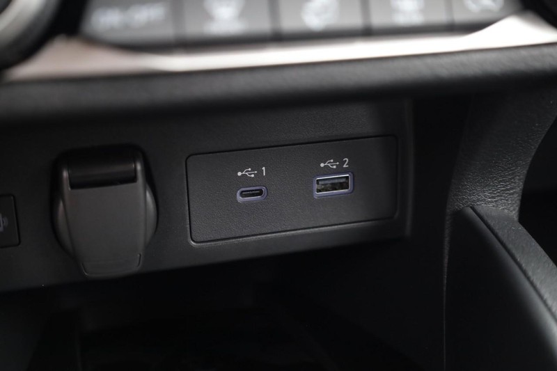 Nissan Versa Vehicle Image 23
