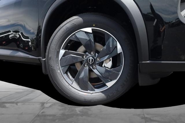 Nissan Rogue Vehicle Image 03
