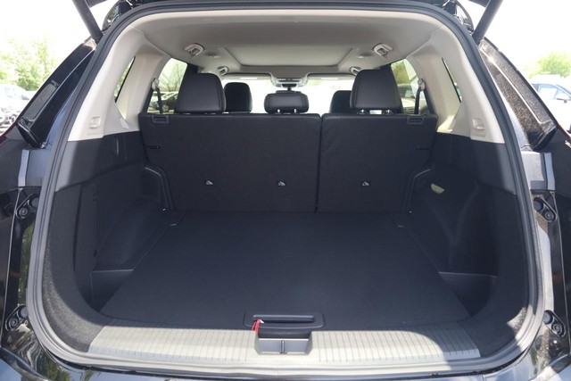 Nissan Rogue Vehicle Image 07