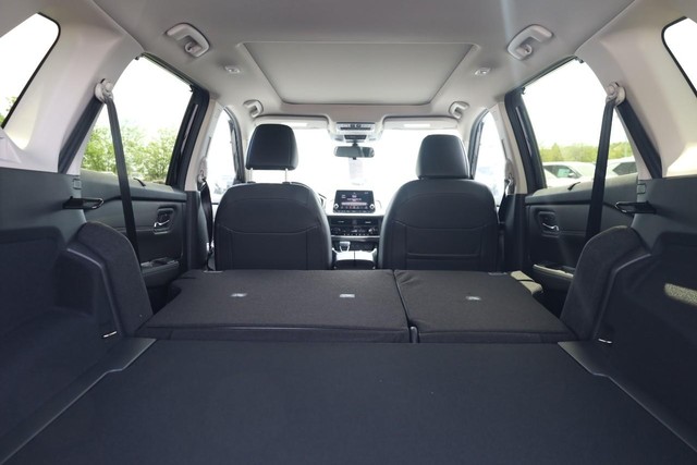 Nissan Rogue Vehicle Image 08