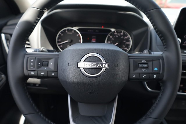 Nissan Rogue Vehicle Image 09