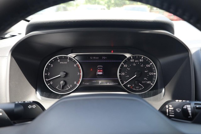 Nissan Rogue Vehicle Image 10