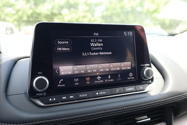 Nissan Rogue Vehicle Image 11