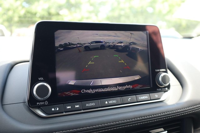 Nissan Rogue Vehicle Image 13
