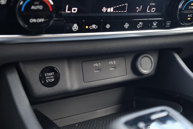 Nissan Rogue Vehicle Image 15
