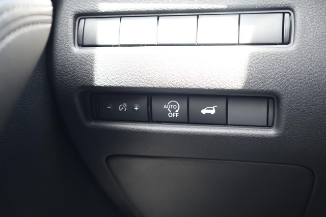 Nissan Rogue Vehicle Image 17