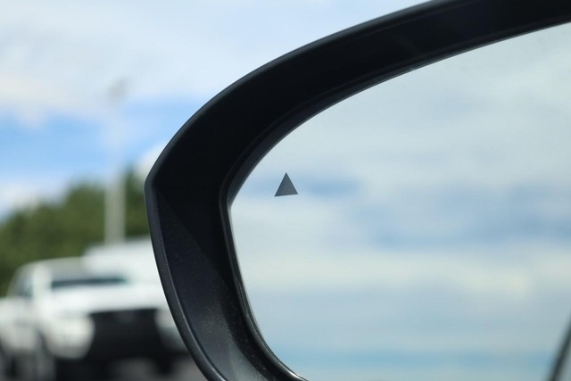 Nissan Rogue Vehicle Image 19