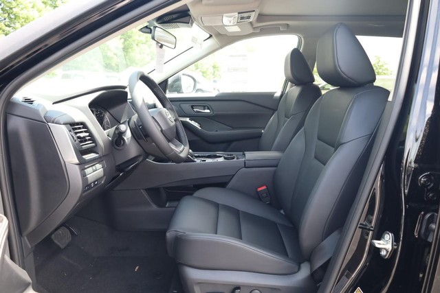 Nissan Rogue Vehicle Image 21