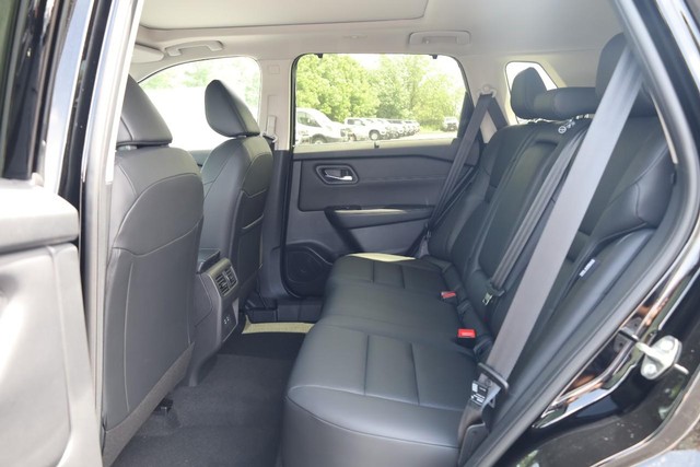 Nissan Rogue Vehicle Image 22