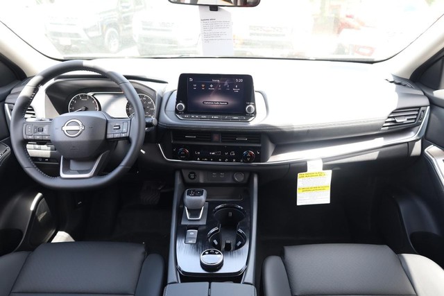 Nissan Rogue Vehicle Image 24