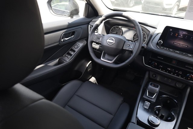 Nissan Rogue Vehicle Image 25