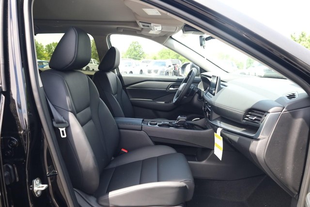 Nissan Rogue Vehicle Image 26