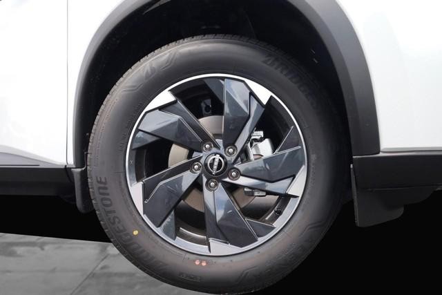 Nissan Rogue Vehicle Image 03
