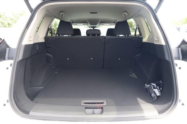Nissan Rogue Vehicle Image 07