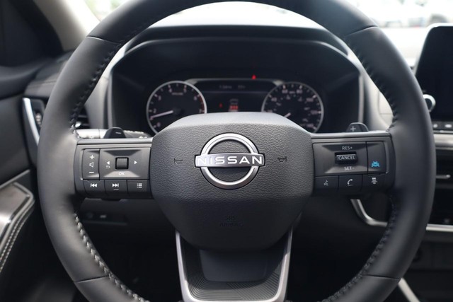 Nissan Rogue Vehicle Image 09