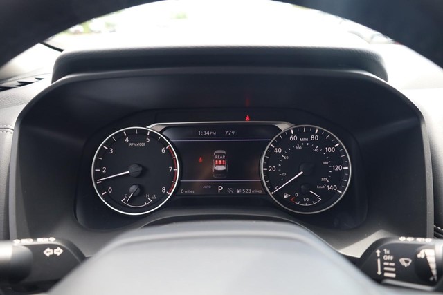 Nissan Rogue Vehicle Image 10