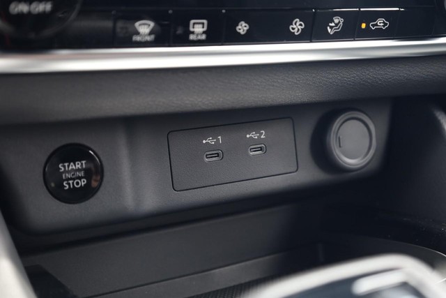 Nissan Rogue Vehicle Image 14