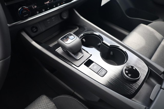 Nissan Rogue Vehicle Image 15