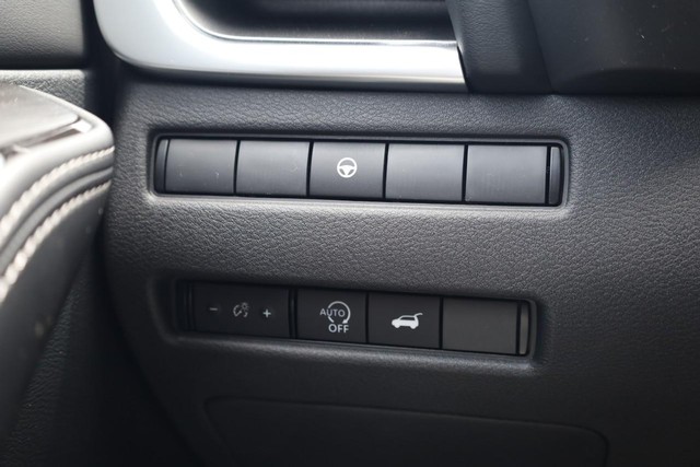 Nissan Rogue Vehicle Image 16