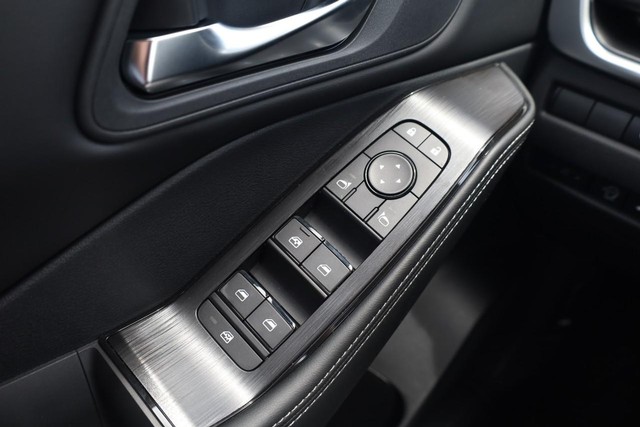 Nissan Rogue Vehicle Image 17
