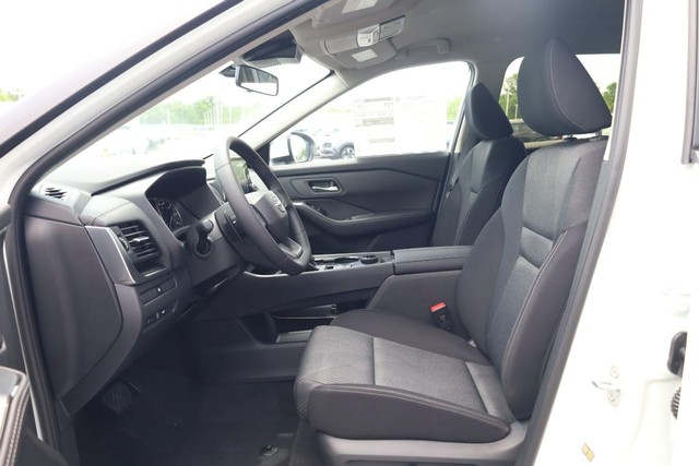 Nissan Rogue Vehicle Image 19