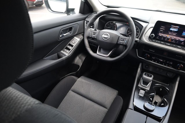 Nissan Rogue Vehicle Image 23