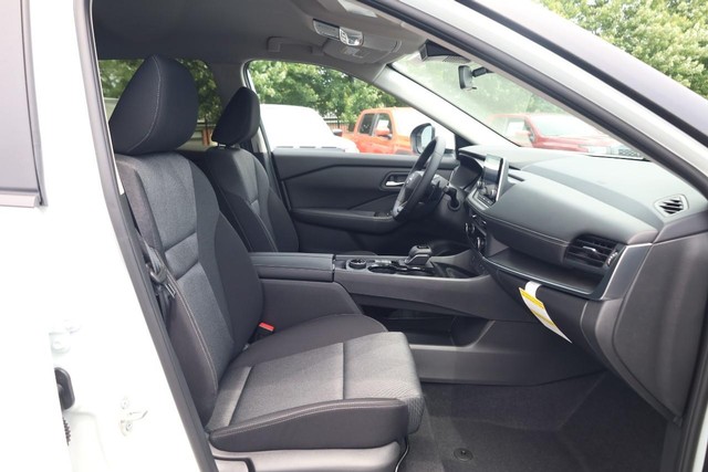 Nissan Rogue Vehicle Image 24