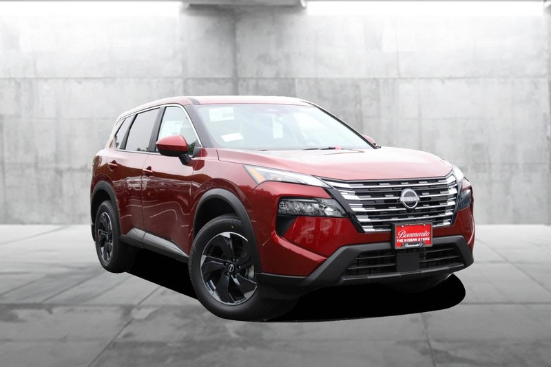 Nissan Rogue Vehicle Image 02