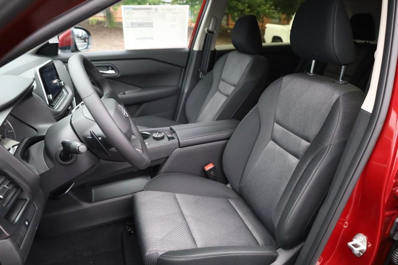 Nissan Rogue Vehicle Image 08
