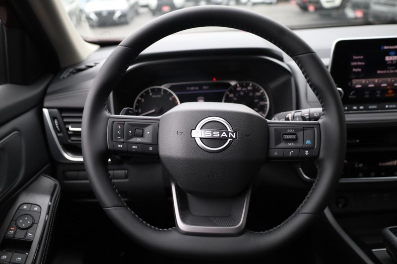 Nissan Rogue Vehicle Image 09