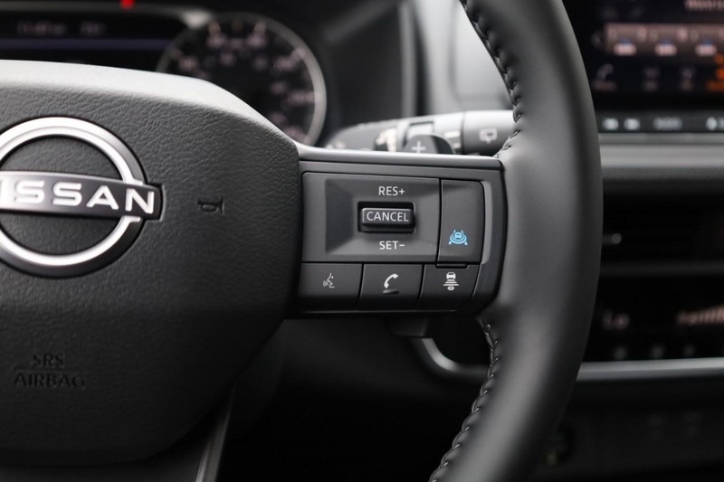 Nissan Rogue Vehicle Image 10