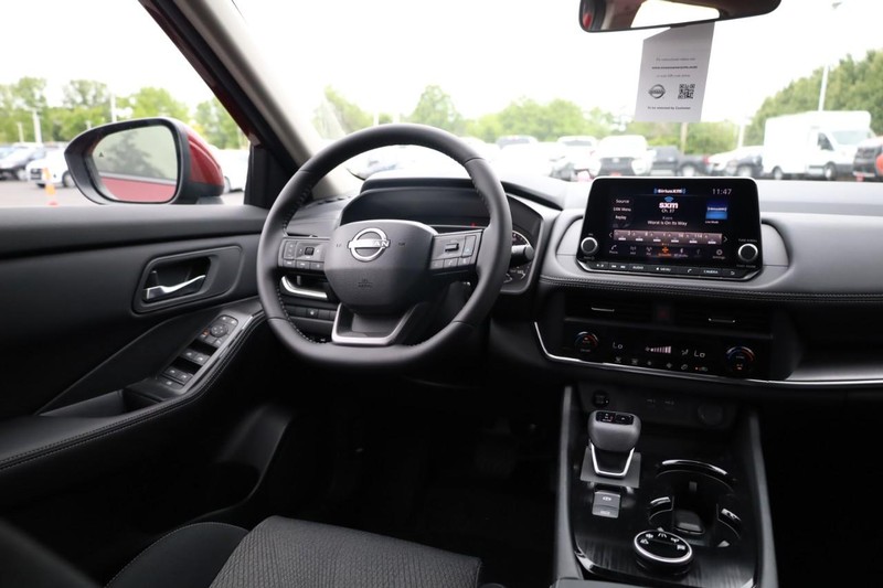 Nissan Rogue Vehicle Image 12
