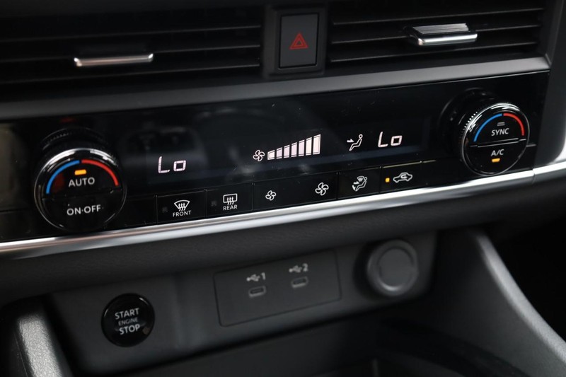 Nissan Rogue Vehicle Image 20