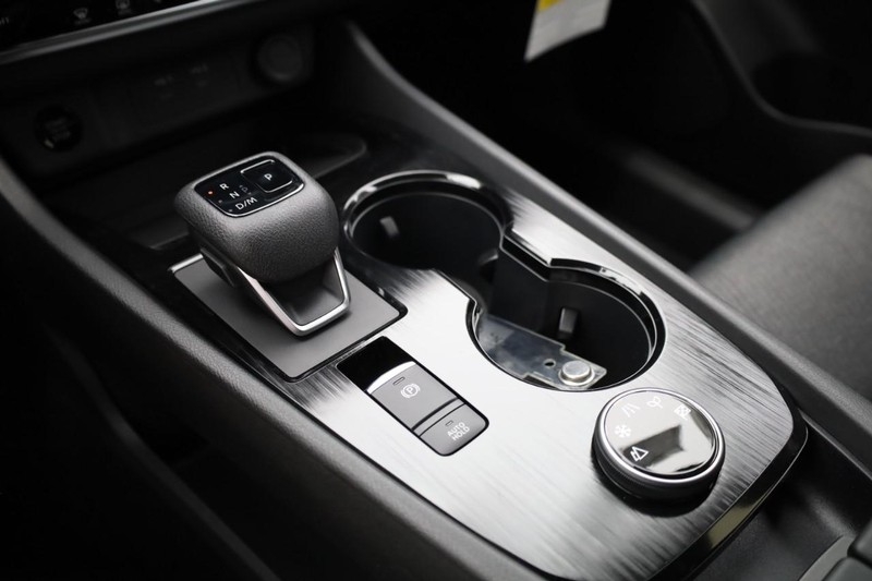 Nissan Rogue Vehicle Image 22