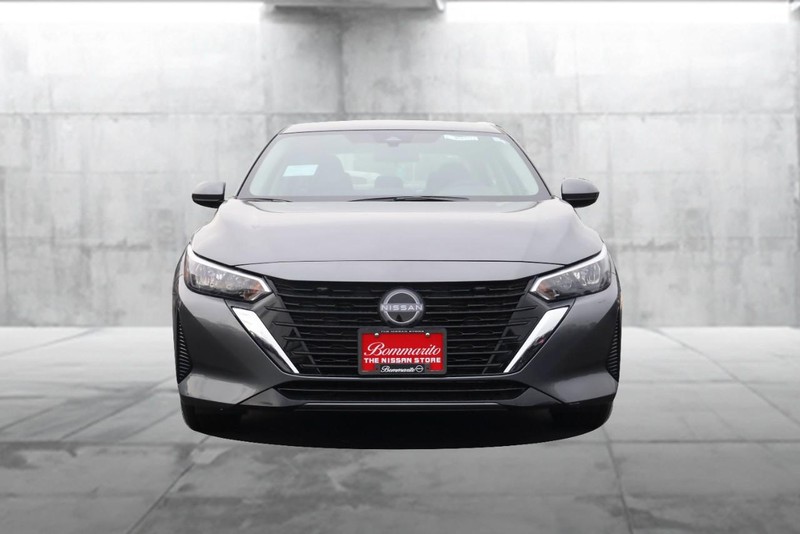 Nissan Sentra Vehicle Image 04