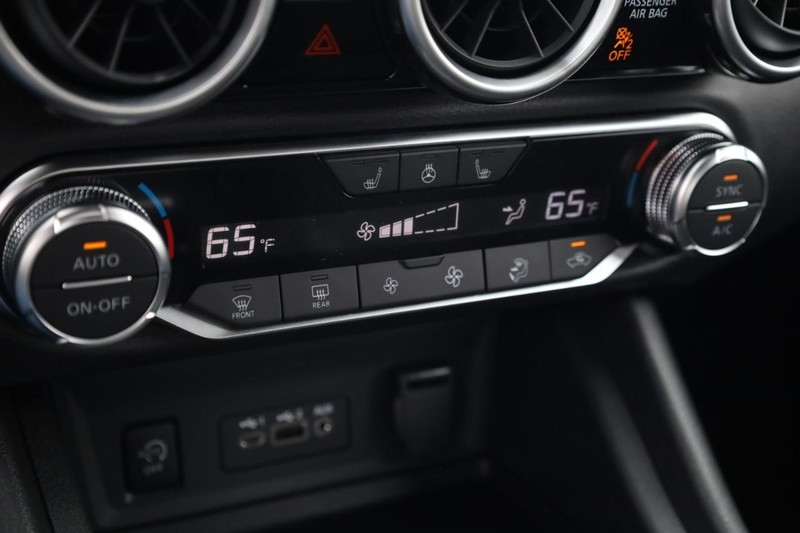 Nissan Sentra Vehicle Image 21