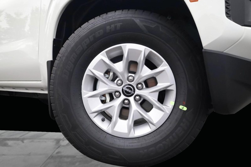 Nissan Frontier Vehicle Image 03