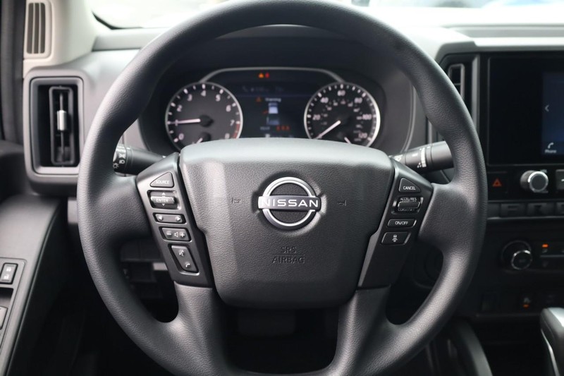 Nissan Frontier Vehicle Image 10