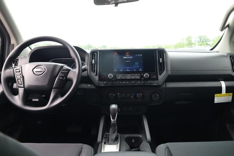 Nissan Frontier Vehicle Image 16