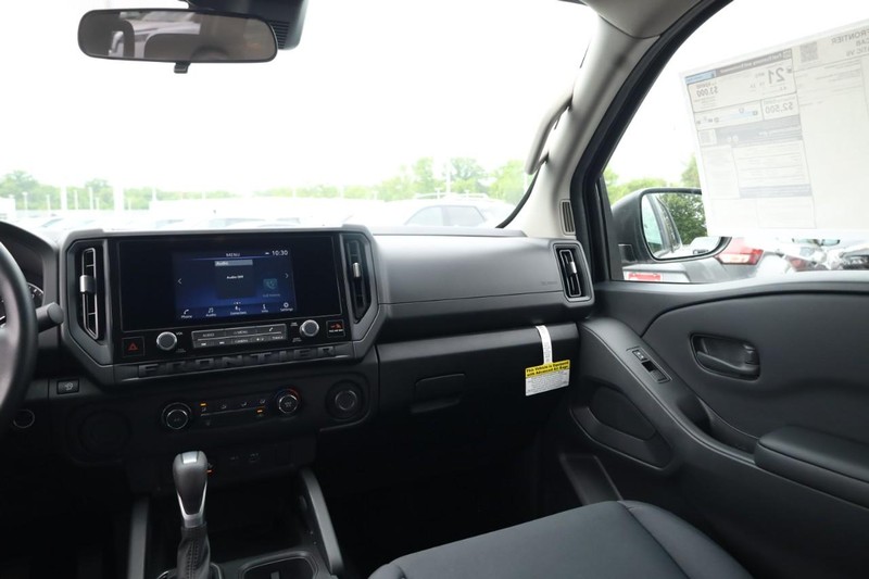 Nissan Frontier Vehicle Image 17
