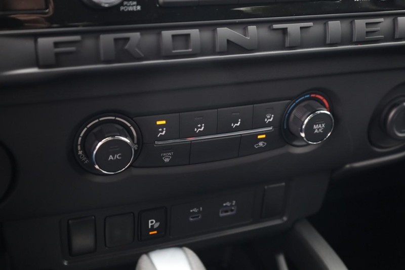 Nissan Frontier Vehicle Image 21