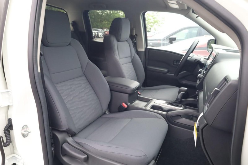 Nissan Frontier Vehicle Image 25