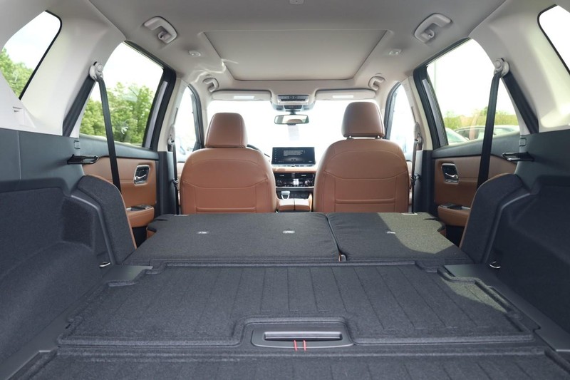 Nissan Rogue Vehicle Image 08