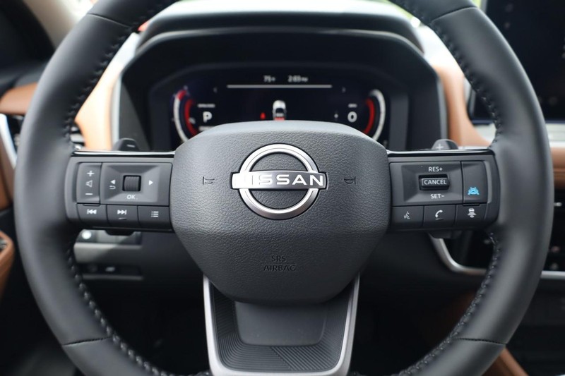 Nissan Rogue Vehicle Image 09
