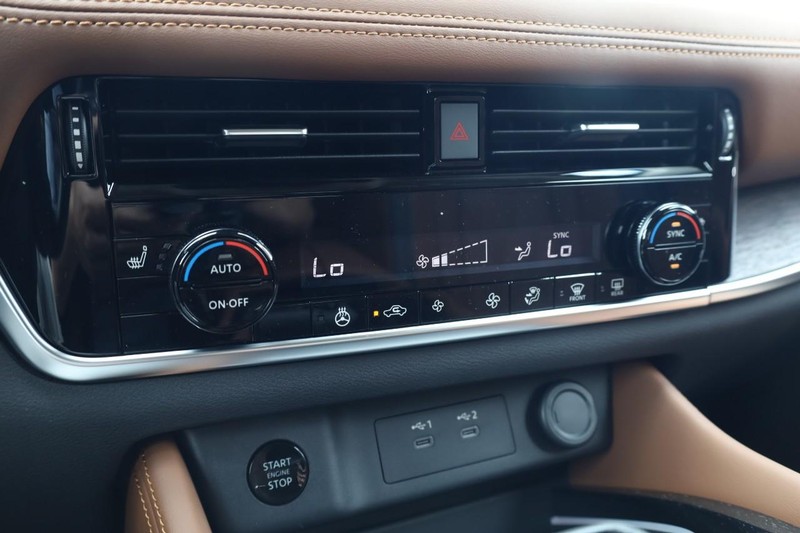 Nissan Rogue Vehicle Image 14