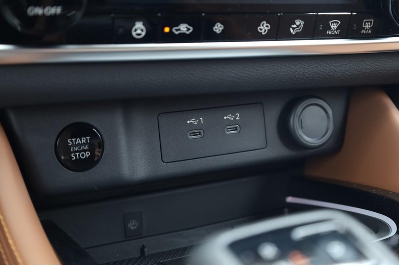 Nissan Rogue Vehicle Image 15