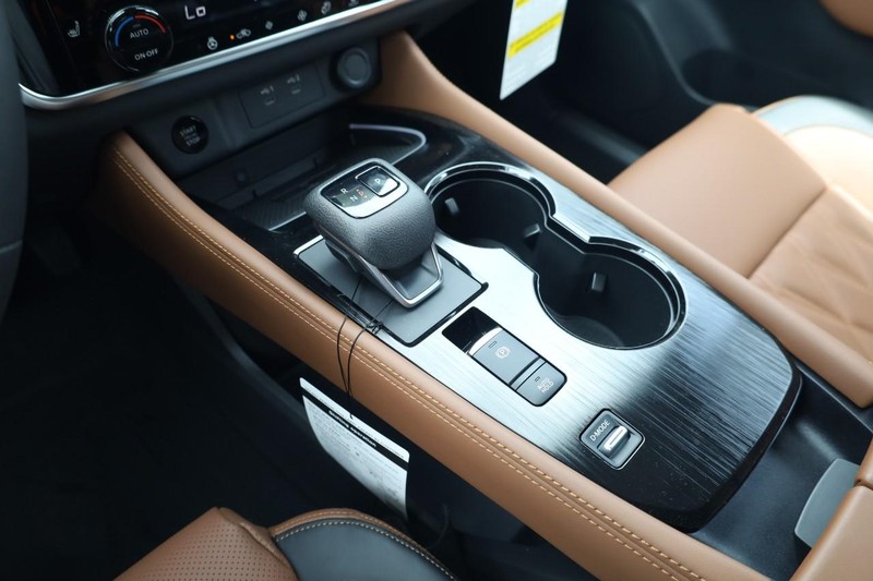 Nissan Rogue Vehicle Image 16