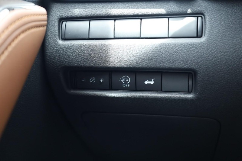 Nissan Rogue Vehicle Image 17