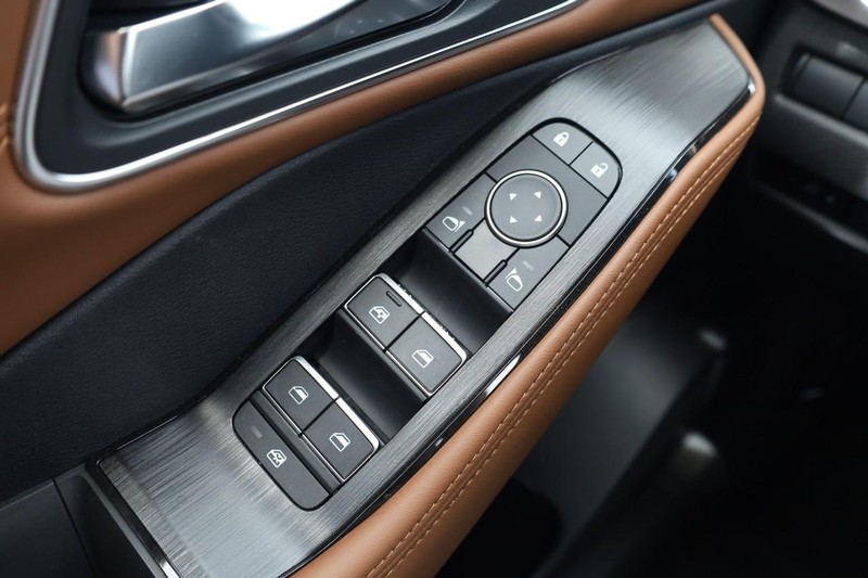 Nissan Rogue Vehicle Image 18