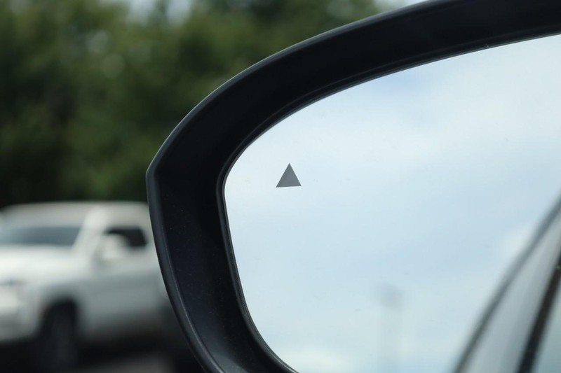 Nissan Rogue Vehicle Image 19